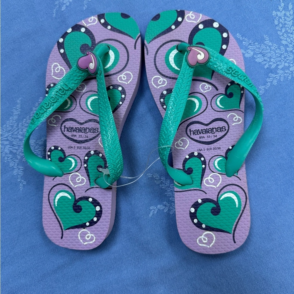 NEW UNWORN HAVAIANAS IN DARLING PURPLE/GREEN PRINT-3/4 YR